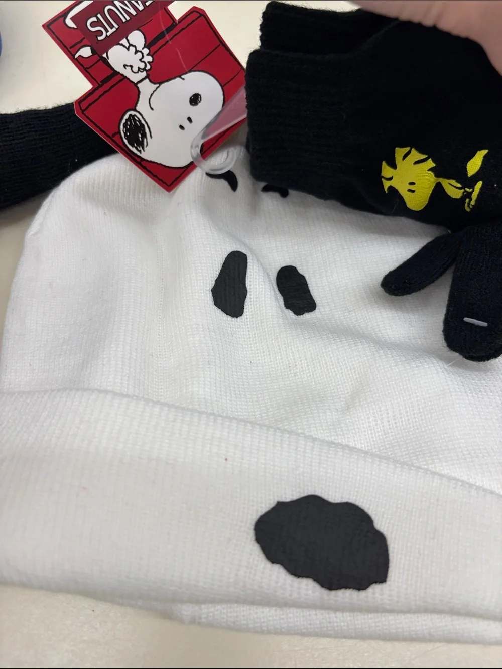 Peanuts Kids' Snoopy White & Black Knit Hat with Gloves Set